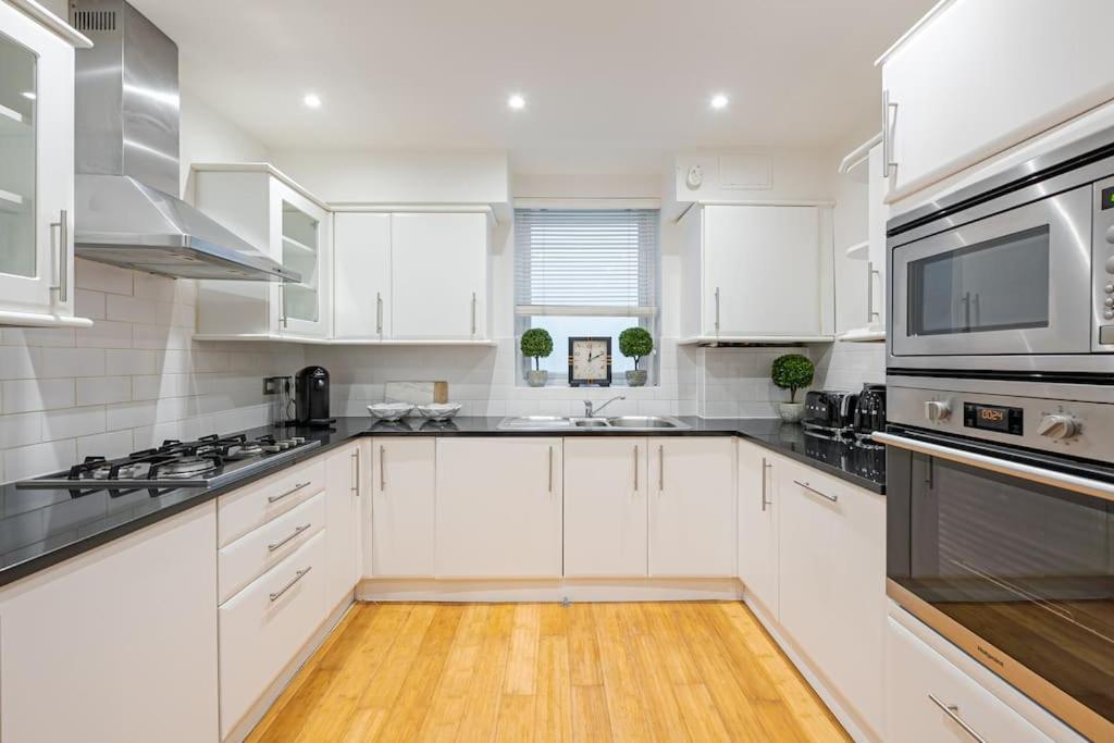 Chic Belgravia Hideaway With Private Patio 10 Mins To Harrods London Eksteriør bilde